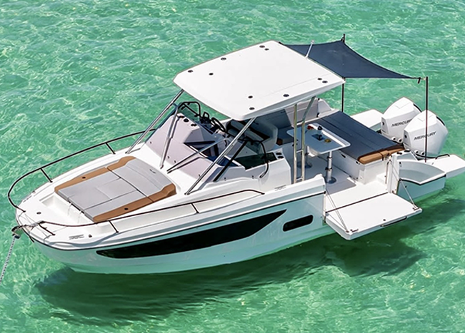 Flyer 9 sundeck 400cv 9 passagers (Journée 1230€ , demi- journée ou sunset 1130€ - Hors carburant, Skipper inclus)